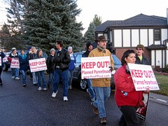 Picket at Weitz CEO Harnaday's home