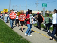 Picket line in front of Planned Parenthood