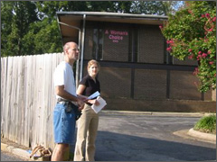 Annie Casselman and Steve Tracey sidewalk counsel at a clinic in North Carolina. [Photo by Ann Scheidler] 