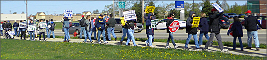 Pro-lifers picket outside of Planned Parenthood